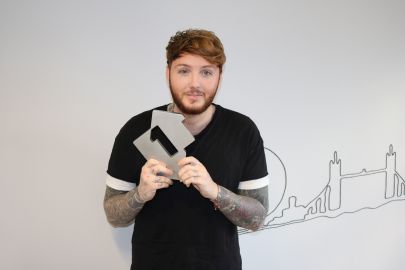 James Arthur pictured with his Official Number 1 Award for his single Say You Won’t Let Go. [Credit: OfficialCharts.com]